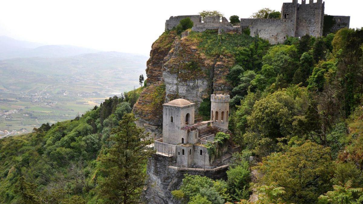Апартаменты Stranizza D'Amari Casa Santa  Экстерьер фото